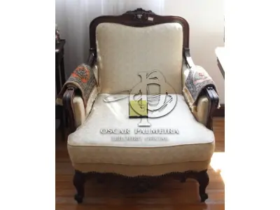 LOTE 003 - POLTRONA
