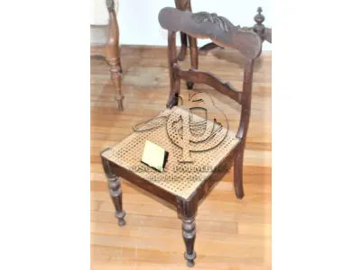 LOTE 072 - CADEIRA