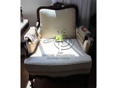 LOTE 002 - POLTRONA