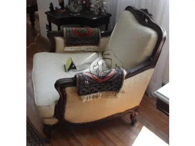 LOTE 003 - POLTRONA