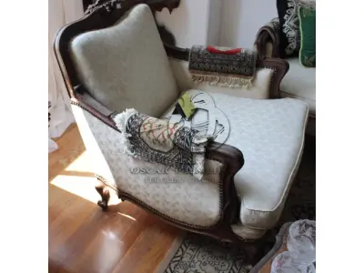 LOTE 002 - POLTRONA