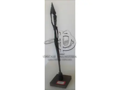LOTE 057 - ESCULTURA