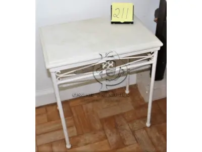 LOTE 211 - MESA DE CANTO