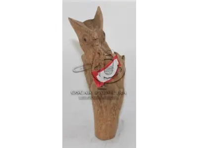 LOTE 145 - ESCULTURA