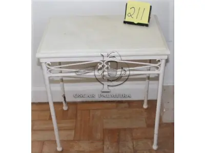 LOTE 211 - MESA DE CANTO