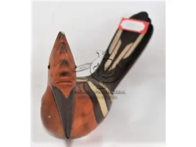 LOTE 204 - ESCULTURA
