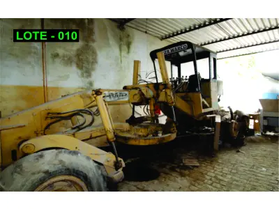LOTE 010 - MÁQUINA - MOTONIVELADORA HUBER HWB 130M.