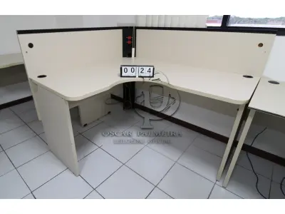 LOTE 024 - LOTE - 0024 - MESA EM L PEQUENA
