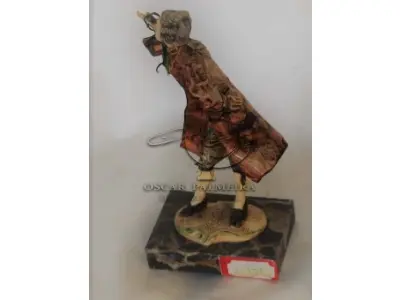 LOTE 197 - ESTÁTUA