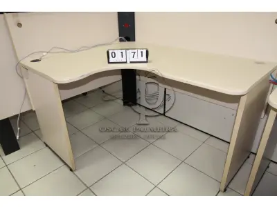 LOTE 171 - LOTE - 0171 - MESA EM L PEQUENA