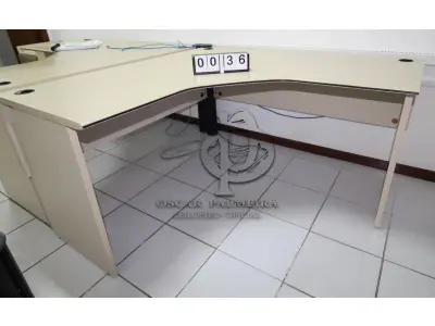 LOTE 036 - LOTE - 0036 - MESA EM L MÉDIA