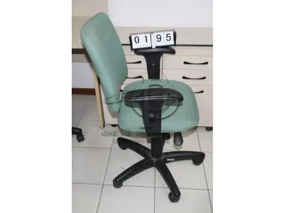 LOTE 195 - LOTE - 0195 - CADEIRA SECRETÁRIA GIRATÓRIA C/ BRAÇO