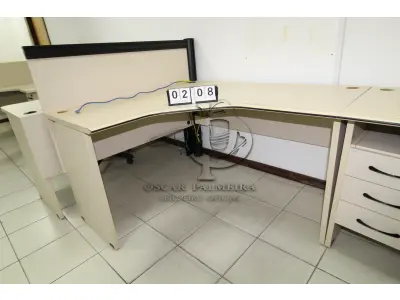 LOTE 208 - LOTE - 0208 - MESA EM L MÉDIA 
