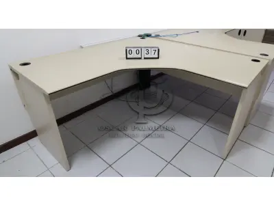 LOTE 037 - LOTE - 0037 - MESA EM L MÉDIA