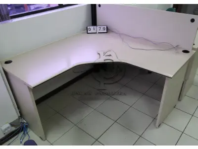 LOTE 179 - LOTE - 0179 - MESA EM L MÉDIA