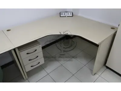 LOTE 211 - LOTE - 0211 - MESA EM L MÉDIA 