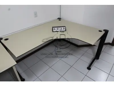 LOTE 029 - LOTE - 0029 - MESA EM L MÉDIA