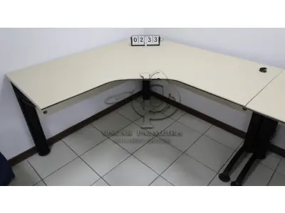 LOTE 233 - LOTE - 0233 - MESA EM L MÉDIA