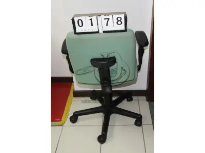 LOTE 178 - LOTE - 0178 - CADEIRA SECRETÁRIA GIRATÓRIA C/ BRAÇO