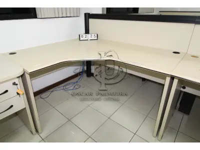 LOTE 225 - LOTE - 0225 - MESA EM L MÉDIA