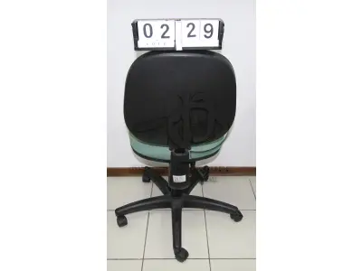 LOTE 229 - LOTE - 0229 - CADEIRA SECRETÁRIA GIRATÓRIA S/ BRAÇO