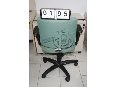 LOTE 195 - LOTE - 0195 - CADEIRA SECRETÁRIA GIRATÓRIA C/ BRAÇO