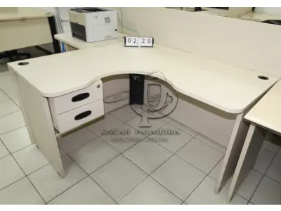 LOTE 220 - LOTE - 0220 - MESA EM L PEQUENA