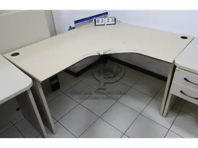 LOTE 223 - LOTE - 0223 - MESA EM L MÉDIA