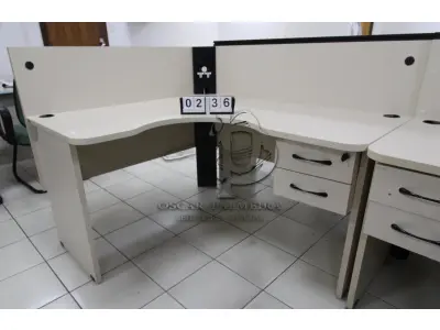 LOTE 236 - LOTE - 0236 - MESA EM L PEQUENA
