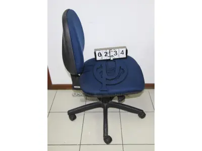 LOTE 234 - LOTE - 0234 - CADEIRA SECRETÁRIA GIRATÓRIA S/ BRAÇO