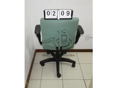 LOTE 209 - LOTE - 0209 - CADEIRA SECRETÁRIA GIRATÓRIA C/ BRAÇO