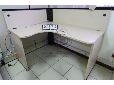 LOTE 175 - LOTE - 0175 - MESA EM L PEQUENA