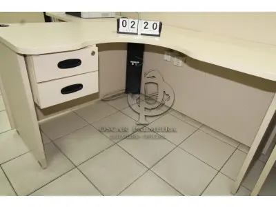 LOTE 220 - LOTE - 0220 - MESA EM L PEQUENA