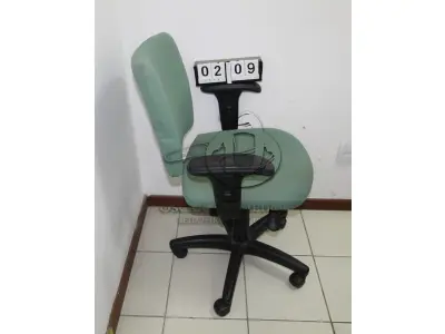 LOTE 209 - LOTE - 0209 - CADEIRA SECRETÁRIA GIRATÓRIA C/ BRAÇO
