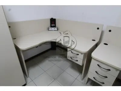 LOTE 202 - LOTE - 0202 - MESA EM L PEQUENA