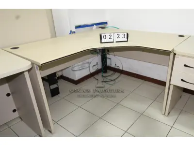LOTE 223 - LOTE - 0223 - MESA EM L MÉDIA