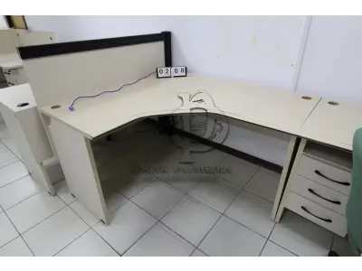 LOTE 208 - LOTE - 0208 - MESA EM L MÉDIA 