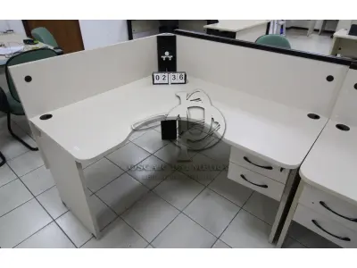 LOTE 236 - LOTE - 0236 - MESA EM L PEQUENA
