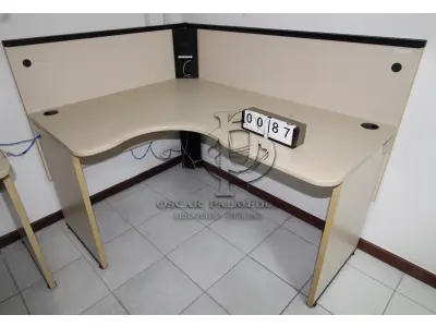 LOTE 087 - LOTE - 0087 - MESA EM L PEQUENA