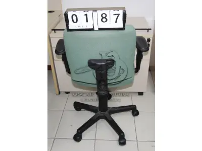 LOTE 187 - LOTE - 0187 - CADEIRA SECRETÁRIA GIRATÓRIA C/ BRAÇO