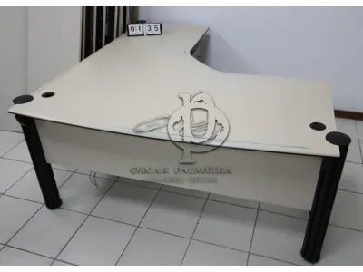 LOTE 135 - LOTE - 0135 - MESA EM L MÉDIA