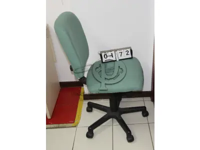 LOTE 172 - LOTE - 0172 - CADEIRA SECRETÁRIA GIRATÓRIA S/ BRAÇO