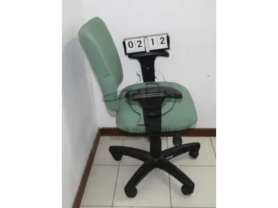 LOTE 212 - LOTE - 0212 - CADEIRA SECRETÁRIA GIRATÓRIA C/ BRAÇO