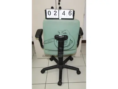 LOTE 246 - LOTE - 0246 - CADEIRA SECRETÁRIA GIRATÓRIA C/ BRAÇO