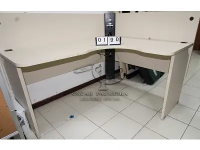 LOTE 190 - LOTE - 0190 - MESA EM L PEQUENA
