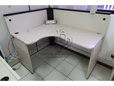 LOTE 175 - LOTE - 0175 - MESA EM L PEQUENA