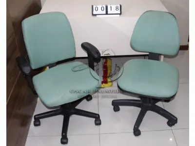 LOTE 018 - CONJ. CADEIRAS