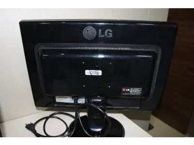 LOTE 019 - CONJUNTO MONITORES