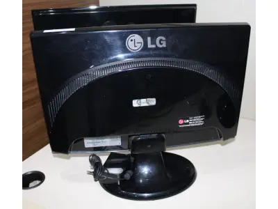 LOTE 012 - CONJUNTO MONITORES