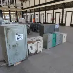 LOTE 005 - DIVERSOS MATERIAIS DE ESCRITÓRIO COMPOSTO DE: COFRES EM AÇO